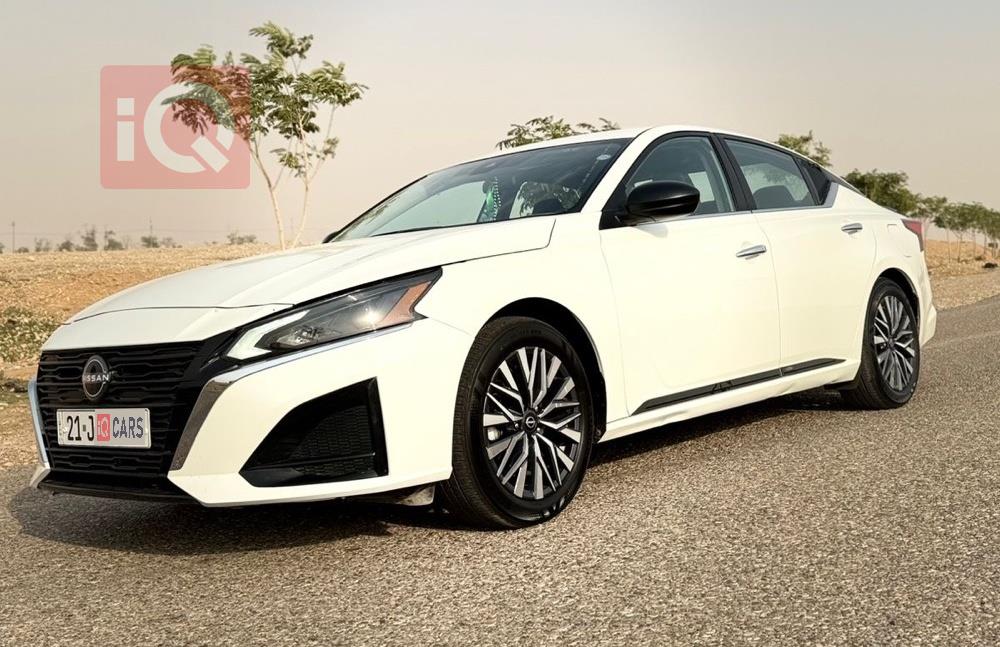 نيسان ألتيما